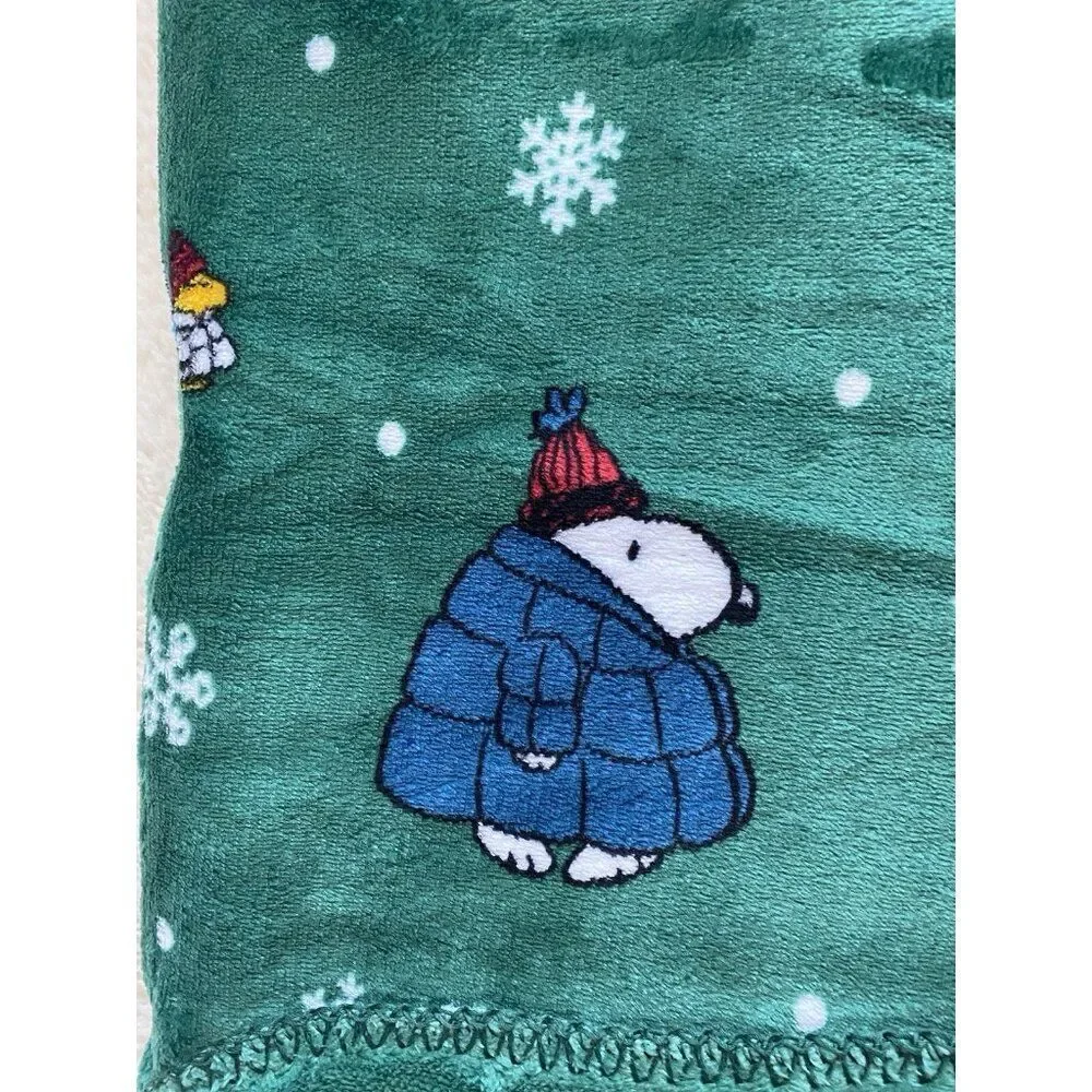 Snoopy Peanuts Puffer Jacket Snowflakes Reversible 50‎ X 70